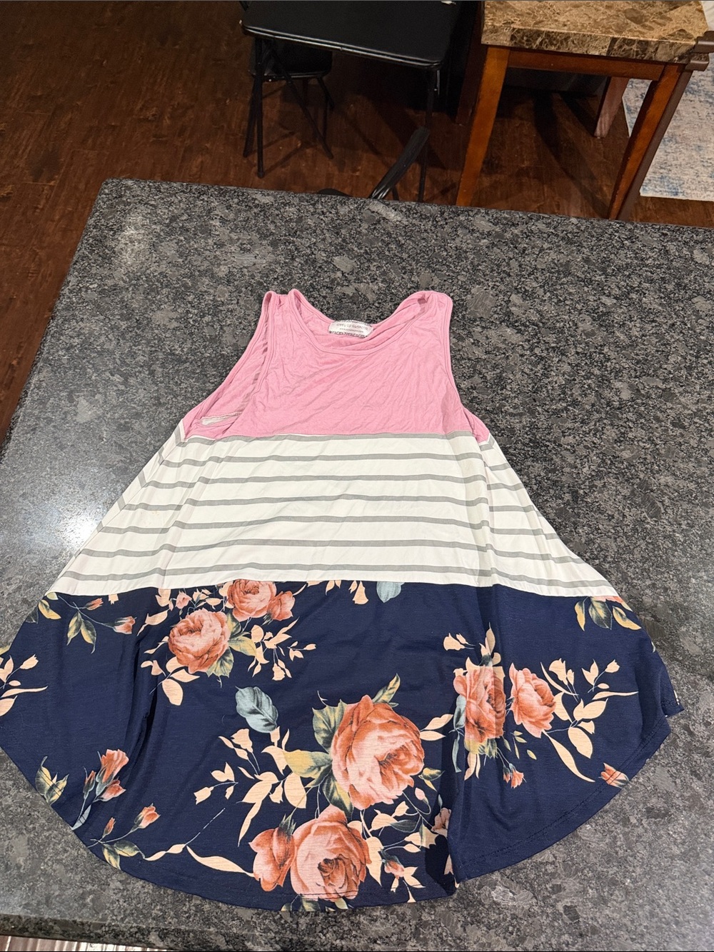 Women’s tank - Picture 1 of 2